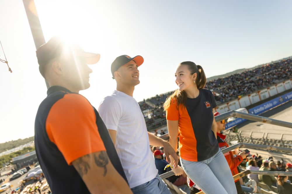 KTM24001_12_1_357x_crop_center.png
